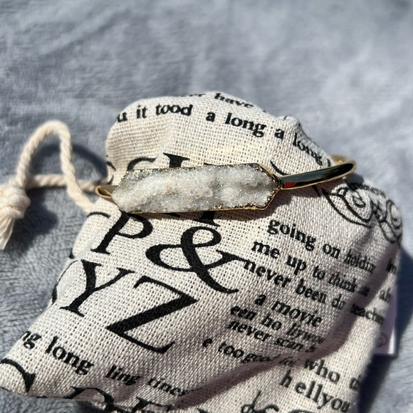 Druzy quartz bracelet OS fits most druzy quartz cuff bracelet white shimmer gold - Picture 1 of 2